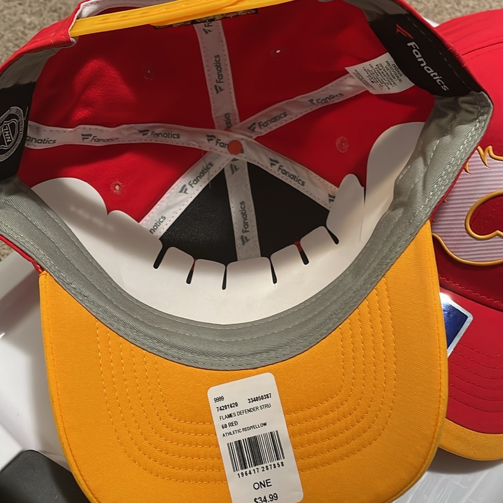 Calgary Flames Fanatics Defender Struct Cap - Picture 3 of 8